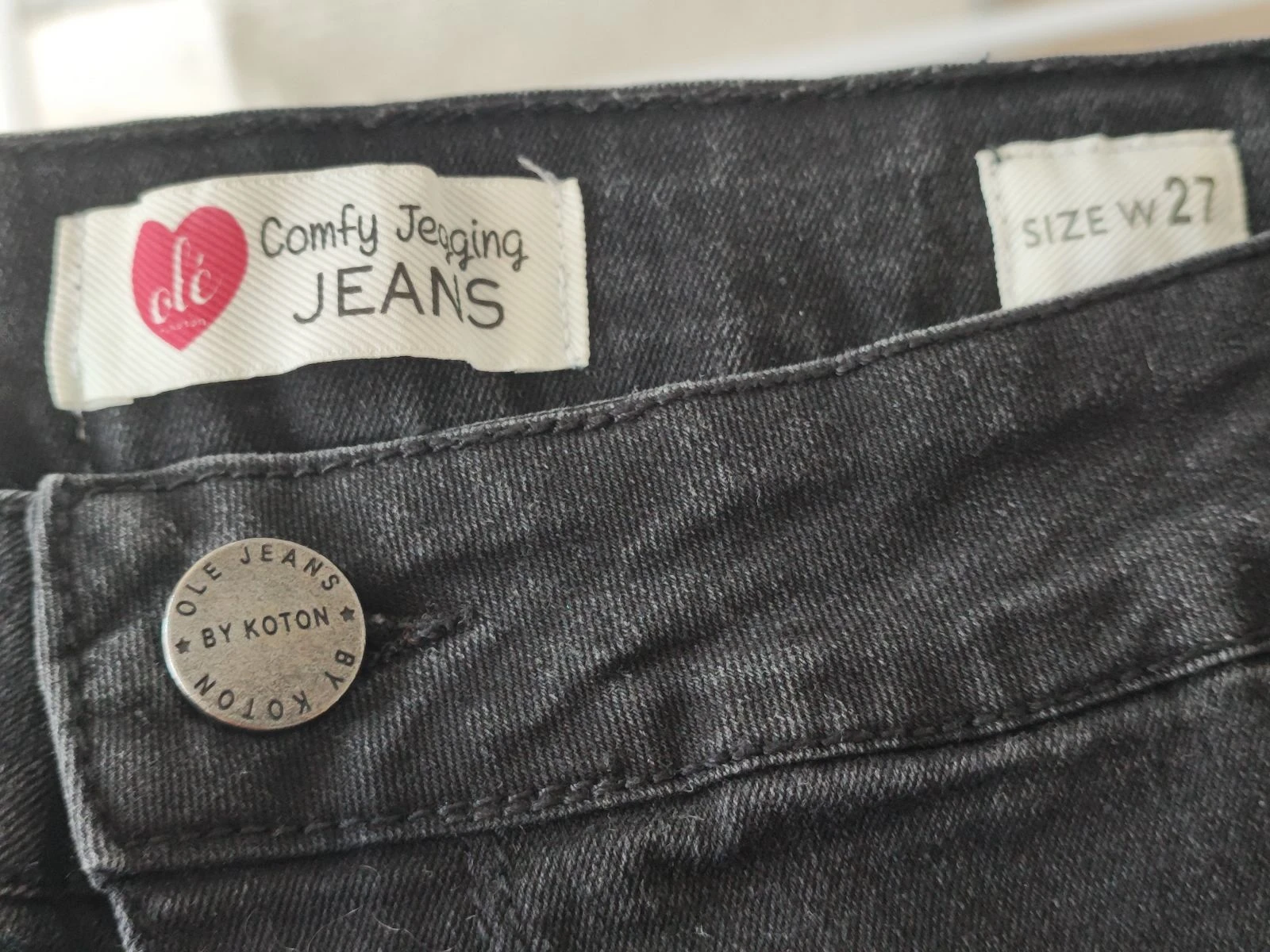 Calça jeans preta corte slim – photo 5